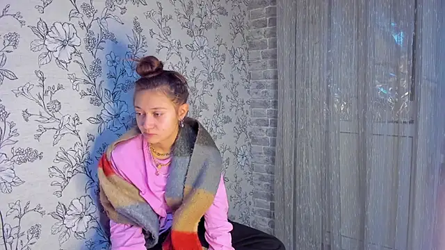 Snapshot of EllaSky_xoxo chatting on November 2025 11:43:02 PM EllaSky xoxo online show from November 2025 11:43:02 PM