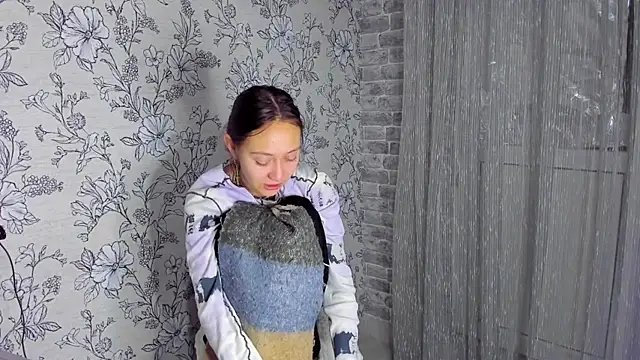 Snapshot of EllaSky_xoxo chatting on November 2025 08:36:02 PM EllaSky xoxo online show from November 2025 08:36:02 PM