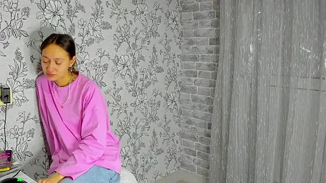 Snapshot of EllaSky_xoxo chatting on November 2025 08:19:02 PM EllaSky xoxo online show from November 2025 08:19:02 PM