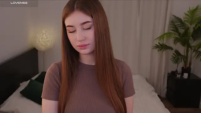 Lilly Colins online show from January 2025 03:28:02 PM