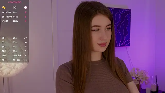 Lilly Colins online show from March 2025 06:32:01 PM