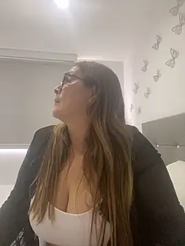 Snapshot of AntonellaAlondra4 chatting on December 2024 08:42:02 PM AntonellaAlondra4 online show from December 2024 08:42:02 PM