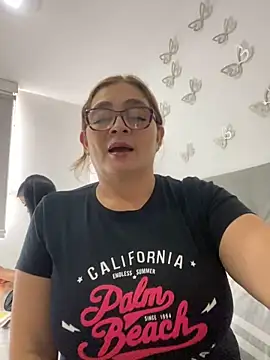 Snapshot of AntonellaAlondra4 chatting on January 2025 05:44:01 PM AntonellaAlondra4 online show from January 2025 05:44:01 PM
