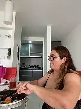 Snapshot of AntonellaAlondra4 chatting on January 2025 06:38:01 PM AntonellaAlondra4 online show from January 2025 06:38:01 PM