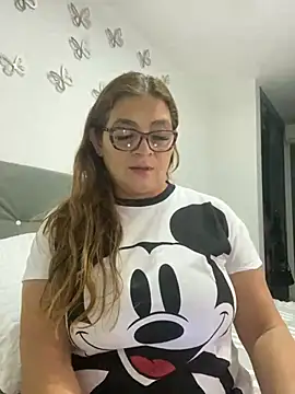 Snapshot of AntonellaAlondra4 chatting on January 2025 04:09:01 AM AntonellaAlondra4 online show from January 2025 04:09:01 AM