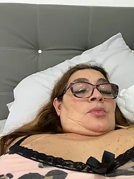Snapshot of AntonellaAlondra4 chatting on February 2025 05:01:02 PM AntonellaAlondra4 online show from February 2025 05:01:02 PM