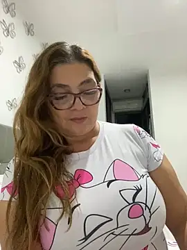 Snapshot of AntonellaAlondra4 chatting on February 2025 04:24:02 AM AntonellaAlondra4 online show from February 2025 04:24:02 AM