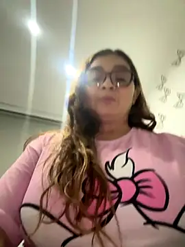 Snapshot of AntonellaAlondra4 chatting on November 2025 12:53:02 AM AntonellaAlondra4 online show from November 2025 12:53:02 AM