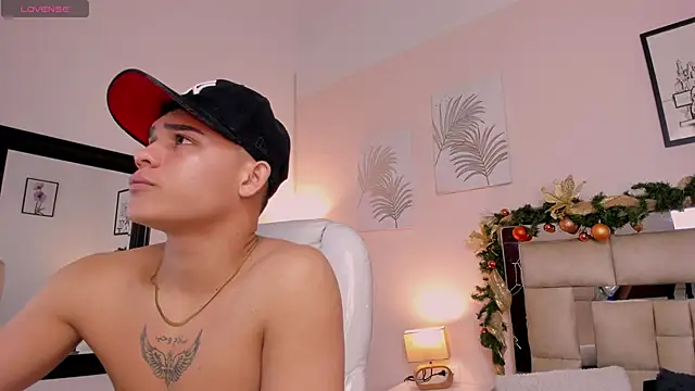 Snapshot of saraandstiven chatting on December 2024 03:42:01 AM saraandstiven online show from December 2024 03:42:01 AM