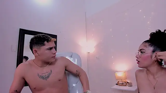 Snapshot of saraandstiven chatting on February 2025 04:10:01 AM saraandstiven online show from February 2025 04:10:01 AM