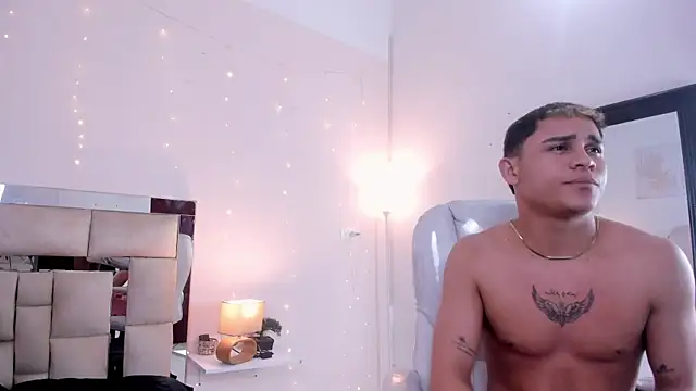 Snapshot of saraandstiven chatting on March 2025 07:05:02 AM saraandstiven online show from March 2025 07:05:02 AM