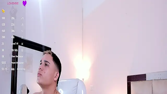 Snapshot of saraandstiven chatting on March 2025 03:16:01 AM saraandstiven online show from March 2025 03:16:01 AM