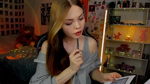 AkiraKatsu online show from November 2025 10:15:01 AM