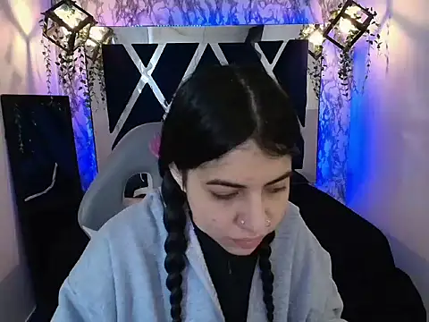 Violet m online show from November 2025 11:55:02 AM