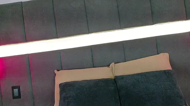 nicolle pierce online show from October 2025 02:07:01 PM