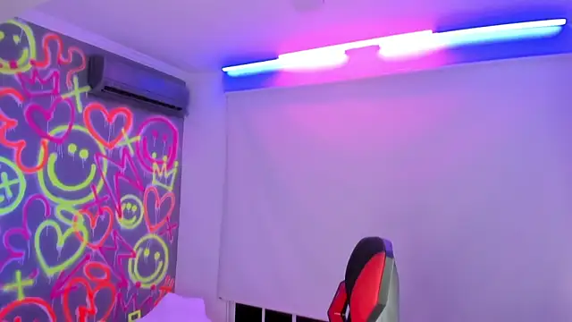 GEANNAROSE online show from December 2024 09:00:01 AM