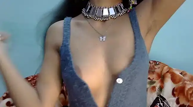 Snapshot of Cute_Alaina chatting on February 2025 10:25:01 PM Cute Alaina online show from February 2025 10:25:01 PM