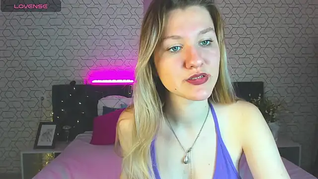 Snapshot of Mariel_Brown chatting on December 2024 11:24:01 AM Mariel Brown online show from December 2024 11:24:01 AM
