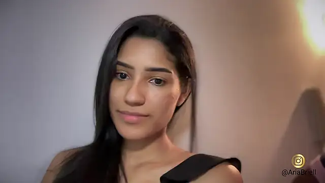 chiarabrielle00 online show from May 2026 01:32:02 AM