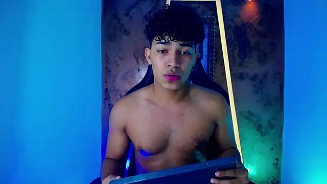 Snapshot of jamescurli_ chatting on March 2025 04:15:02 AM jamescurli online show from March 2025 04:15:02 AM