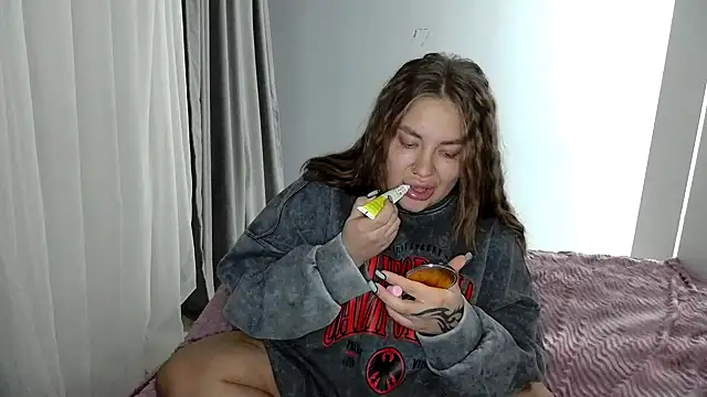 Snapshot of 96CHloe96 chatting on December 2024 06:21:01 PM 96CHloe96 online show from December 2024 06:21:01 PM