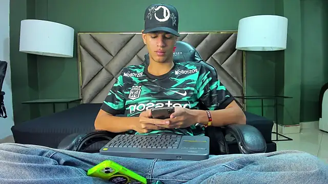 Tyler Rodriguez online show from October 2025 11:41:02 PM