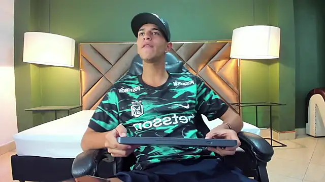 Tyler Rodriguez online show from October 2025 03:31:01 AM