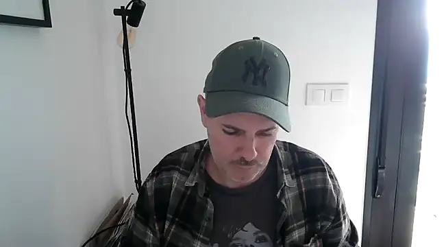 Snapshot of Francesco-ES chatting on December 2024 02:27:01 PM Francesco-ES online show from December 2024 02:27:01 PM