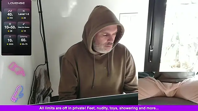Snapshot of Francesco-ES chatting on December 2024 03:03:01 PM Francesco-ES online show from December 2024 03:03:01 PM