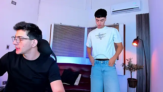 Snapshot of Sexy_BoysW chatting on March 2026 02:08:02 AM Sexy BoysW online show from March 2026 02:08:02 AM