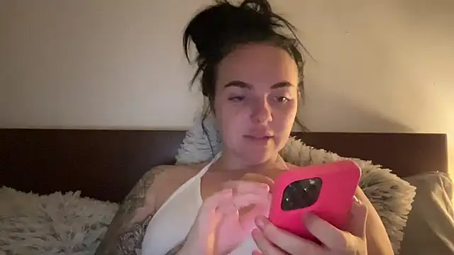 Snapshot of yorkshiregal chatting on December 2024 08:49:02 PM yorkshiregal online show from December 2024 08:49:02 PM