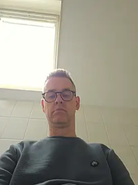 Hectorthyssen1 online show from May 2026 11:17:01 AM
