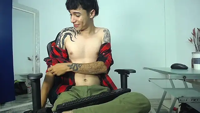 Snapshot of Zacktk7 chatting on December 2024 11:40:02 PM Zacktk7 online show from December 2024 11:40:02 PM