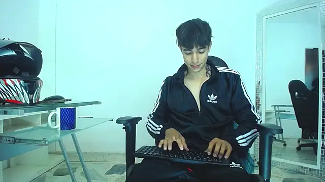 Snapshot of Zacktk7 chatting on December 2024 09:11:02 PM Zacktk7 online show from December 2024 09:11:02 PM