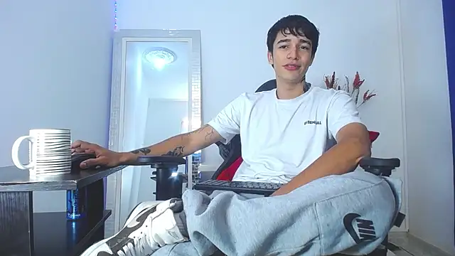 Snapshot of Zacktk7 chatting on February 2025 10:45:01 PM Zacktk7 online show from February 2025 10:45:01 PM