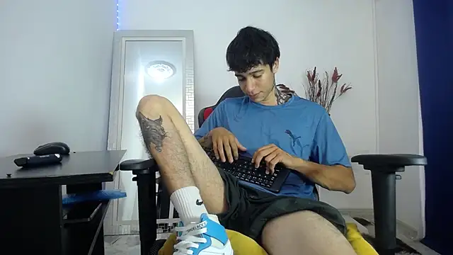 Snapshot of Zacktk7 chatting on February 2025 08:02:02 PM Zacktk7 online show from February 2025 08:02:02 PM