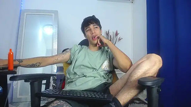 Snapshot of Zacktk7 chatting on February 2025 12:17:01 AM Zacktk7 online show from February 2025 12:17:01 AM