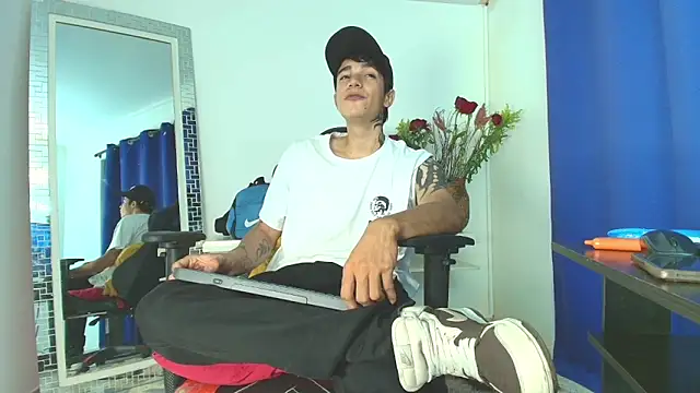 Snapshot of Zacktk7 chatting on February 2025 08:10:01 PM Zacktk7 online show from February 2025 08:10:01 PM