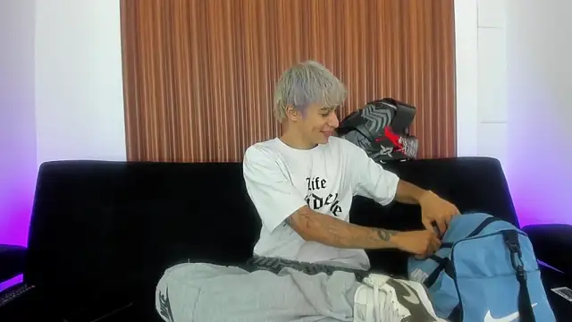 Snapshot of Zacktk7 chatting on February 2025 08:14:02 PM Zacktk7 online show from February 2025 08:14:02 PM