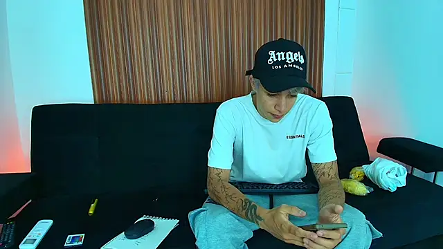 Snapshot of Zacktk7 chatting on February 2025 07:58:02 PM Zacktk7 online show from February 2025 07:58:02 PM