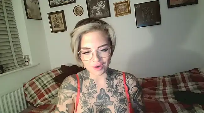 Snapshot of Alexandersonxo chatting on December 2024 10:00:01 PM Alexandersonxo online show from December 2024 10:00:01 PM
