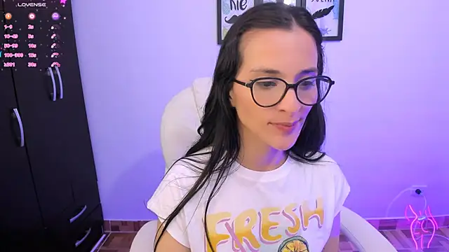 Snapshot of mariaan_m_ chatting on January 2025 11:27:02 PM mariaan m online show from January 2025 11:27:02 PM