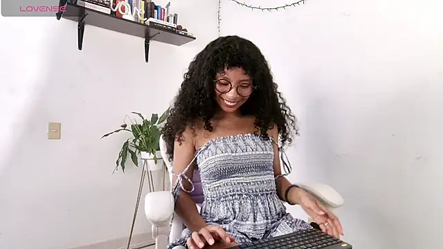 Snapshot of Elektra_williams chatting on December 2024 11:08:01 PM Elektra williams online show from December 2024 11:08:01 PM