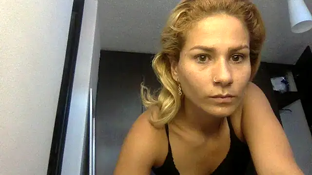 sophiee evanss  online show from November 2025 04:18:01 PM