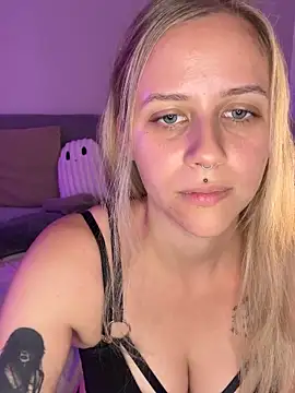 lunawolf21 online show from October 2025 09:07:01 AM