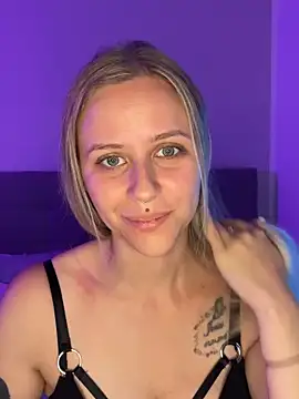 lunawolf21 online show from October 2025 06:21:02 AM