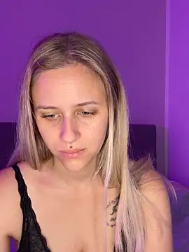 lunawolf21 online show from October 2025 06:27:02 AM