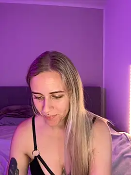 lunawolf21 online show from October 2025 07:31:01 AM