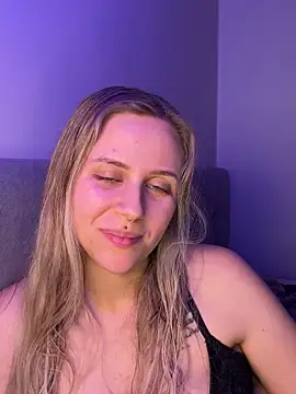 lunawolf21 online show from February 2026 07:56:02 PM