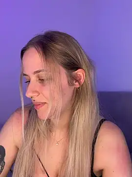 lunawolf21 online show from March 2026 07:46:02 AM